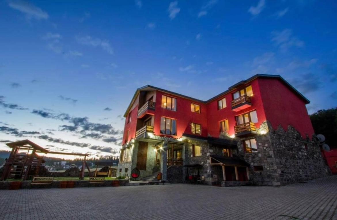 Red House Hotel Bakuriani Exterior foto