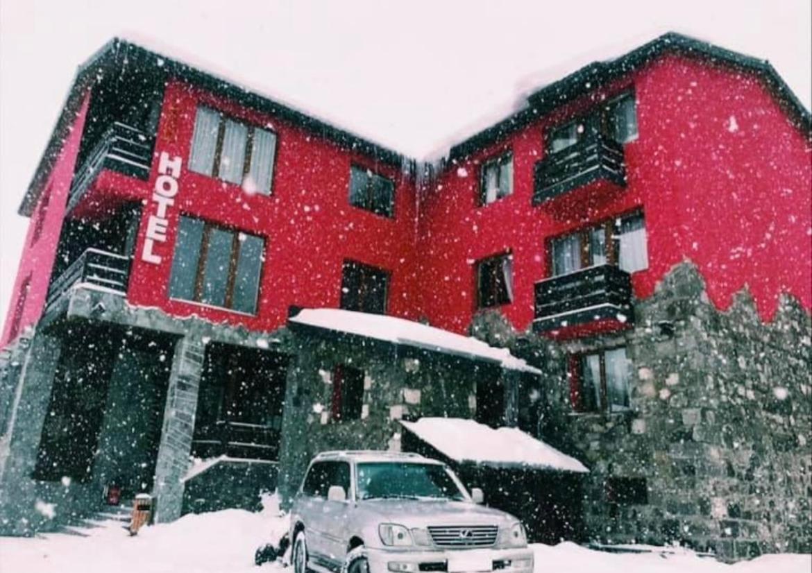 Red House Hotel Bakuriani Exterior foto