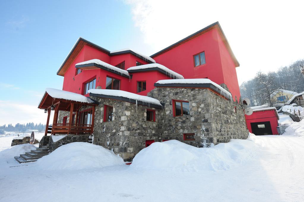 Red House Hotel Bakuriani Exterior foto