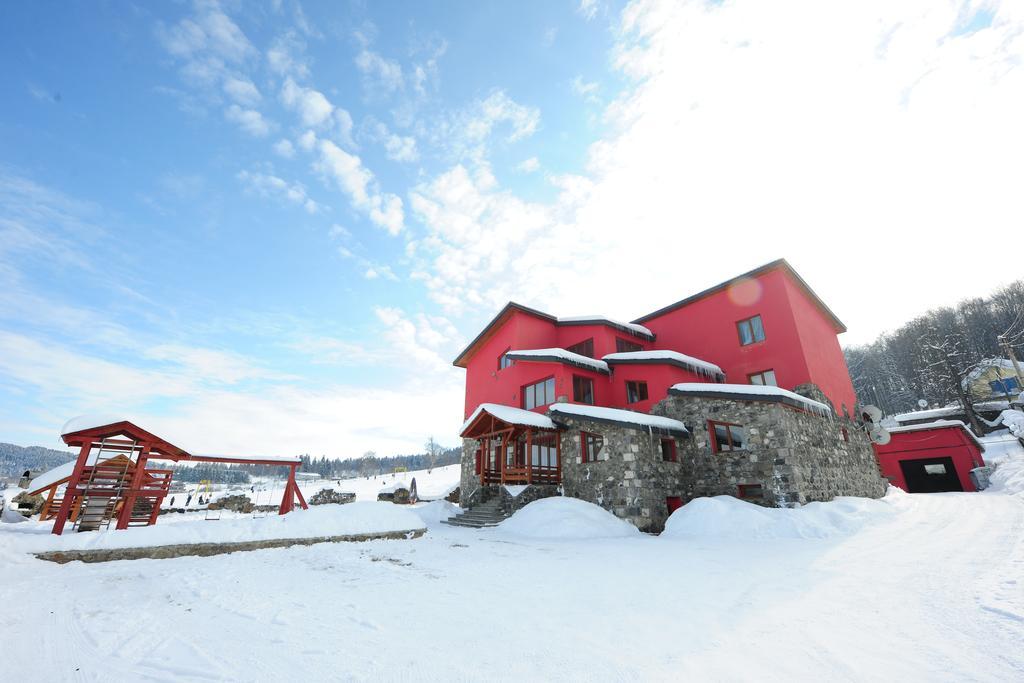 Red House Hotel Bakuriani Exterior foto