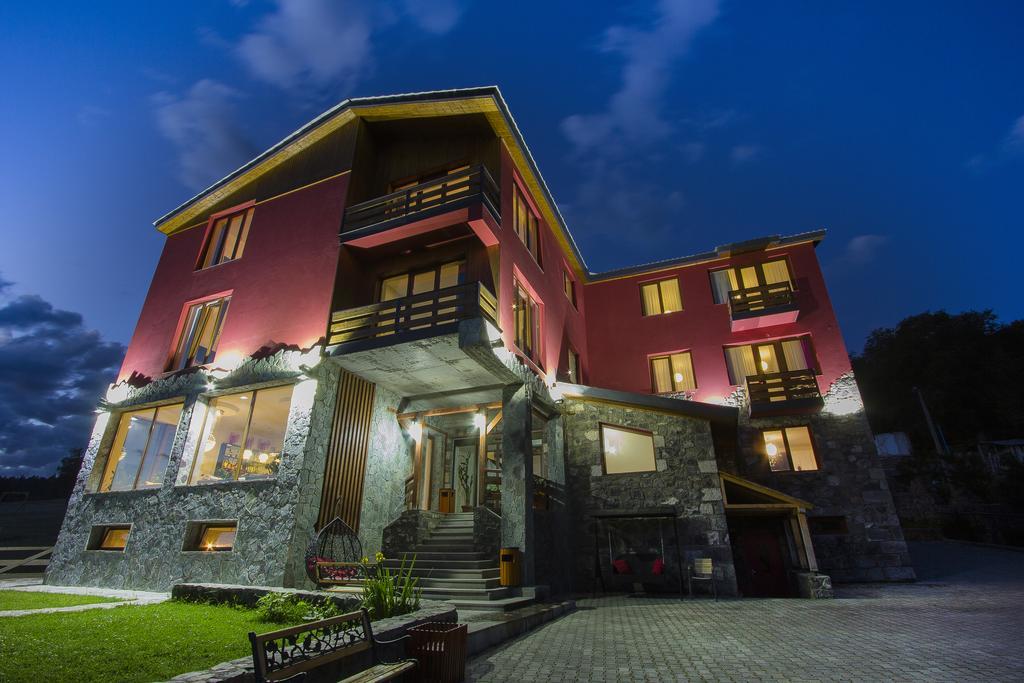 Red House Hotel Bakuriani Exterior foto