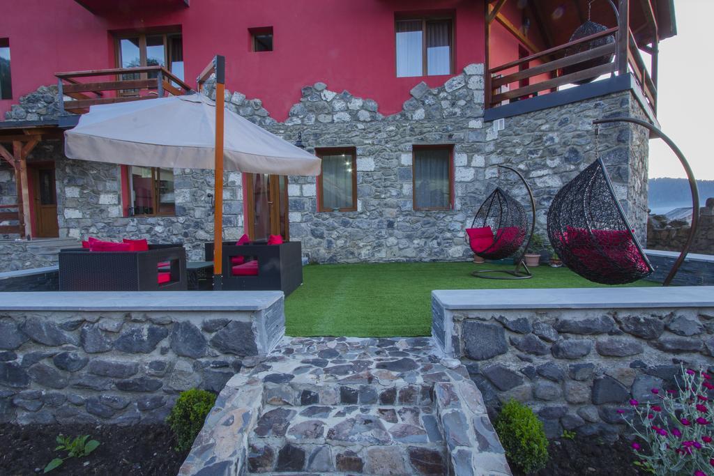 Red House Hotel Bakuriani Exterior foto